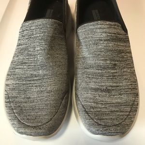 Sketchers  gogamax tennis shoes